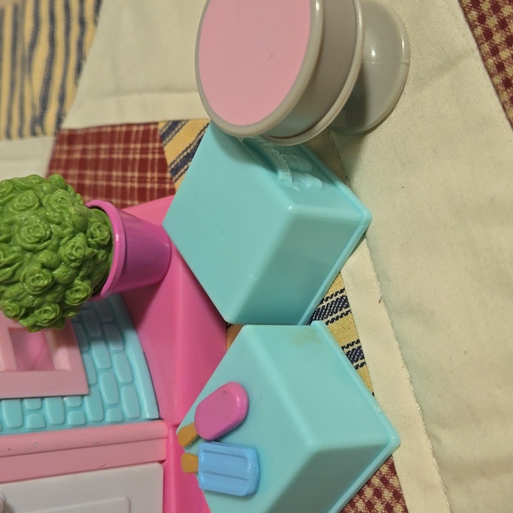 Ice Cream Shop Playset - Pink and Blue - Picture 6 of 8